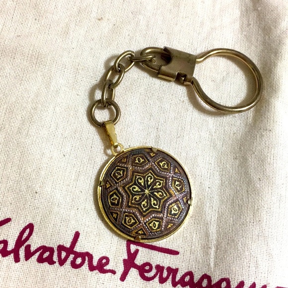 Vintage Accessories - 🖤RARE💕design Vintage damascene key ring